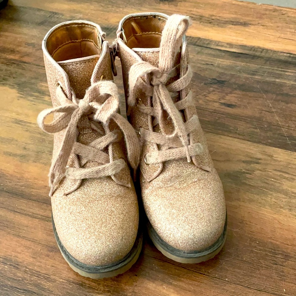 Sparkly lace up boots!